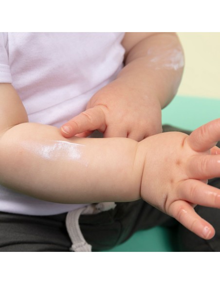 NAÏF - Looduslik päikesekaitsepiim beebidele ja lastele SPF50, lõhnatu 100ml