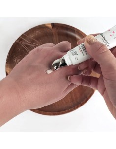 Centifolia - Éclat de Rose® silmaümbruskreem tatraseemneõli ja jahutava zamac-aplikaatoriga, 15 ml 2