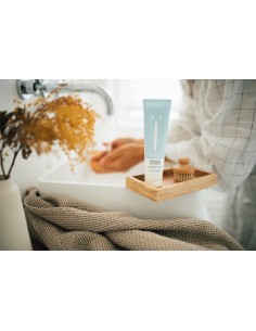 NAÏF - Niisutav näopuhastusgeel päevalilleseemneõliga 200ml 2